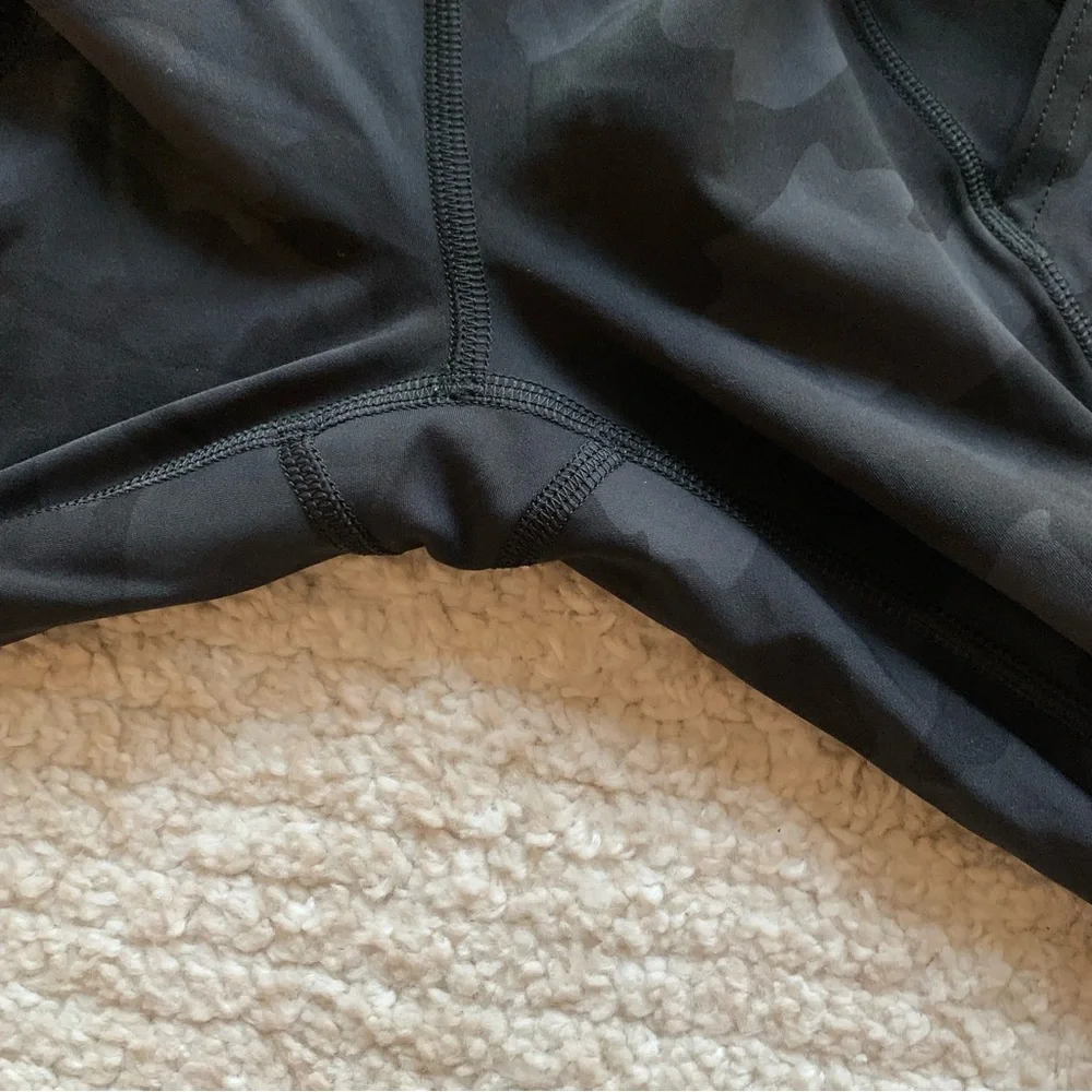 Lululemon Fast & Free Tight 25” Black Camo Size 2
